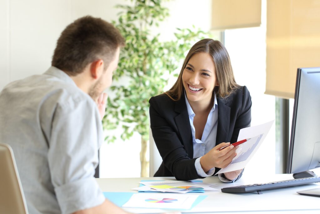 Boss showing a good job congratulating an employee at office